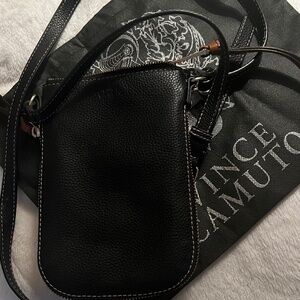 VINCE CAMUTO CROSSBODY WITH SIDE ZIPPED EXPANSION
